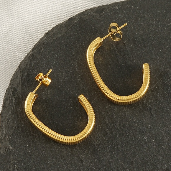 NEW💎18K Gold Plated Hoop Earrings*Minimalist Design* - Picture 3 of 7
